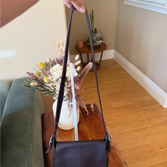 Vintage Coach Rambler Legacy Bag in excellent condition. - Picture 6 of 7